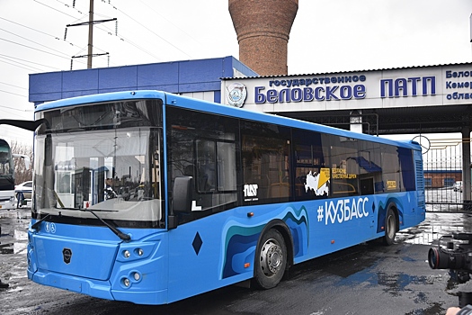 Максим Егоров вручил перевозчикам новые автобусы