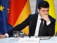 Зеленский между двух огней