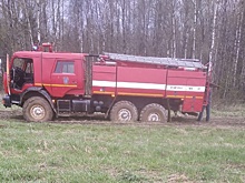 Под Ярославлем пожарные машины застряли на разбитой дороге и не успели на вызов