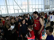 Звезды фильма «Движение вверх» провели в Костроме первый в истории города баскетбольный матч звёзд