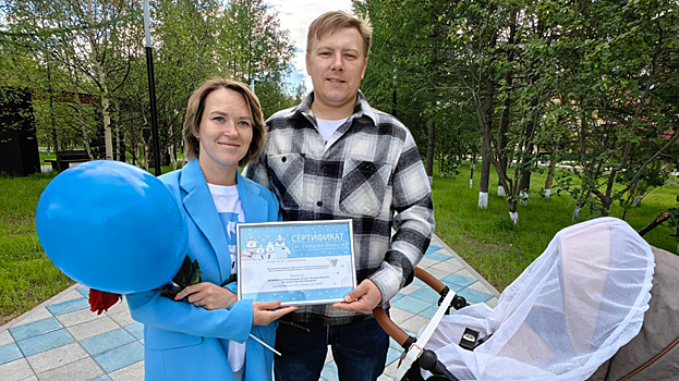 Глава Лабытнанги Трескова вручила жилищные сертификаты 14 семьям