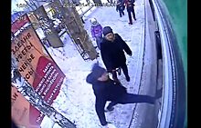 Хулигана, выбившего стекло автобуса в Екатеринбурге, нашли по камерам