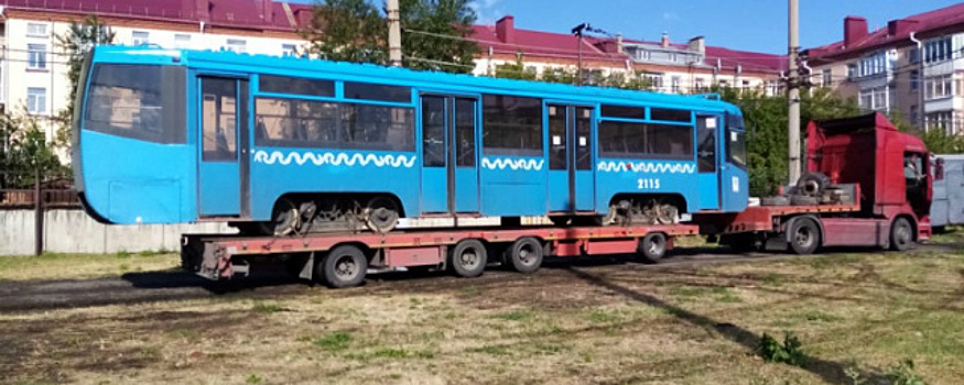 В Омск доставили еще три столичных трамвая