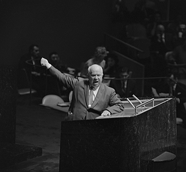 Загадочная история: что произошло с ботинком Никиты Хрущева в ООН