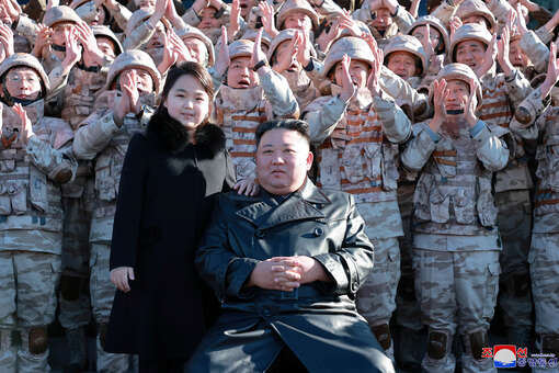 Politico: мир гадает, что значит «сюрприз» с появлением на публике дочери Ким Чен Ына
