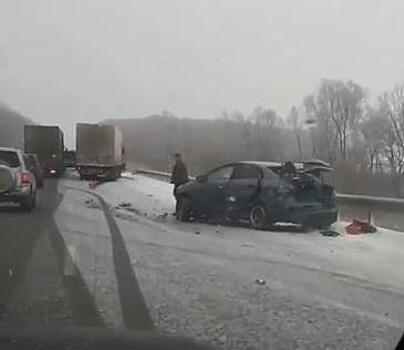 Автоледи догнала фуру в Приморье