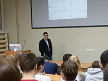 Старшеклассникам Ясенева рассказали об особенностях строения металлов
