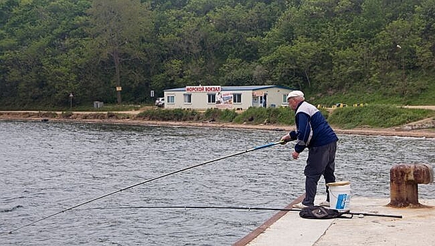 В Приморье рыбака унесло в море, начались поиски