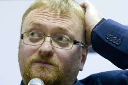 Милонов заподозрил Лобкова в экстремизме из-за костюма пениса