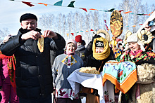 Праздник Масленицы в Каргатском районе посетил губернатор Андрей Травников