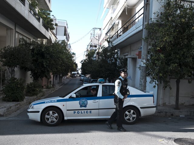 Молодой человек ворвался в школу в Афинах и ранил двух человек — СМИ