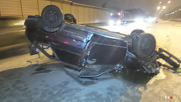 На Кольцовском тракте перевернулась «четырнадцатая», водитель сбежал