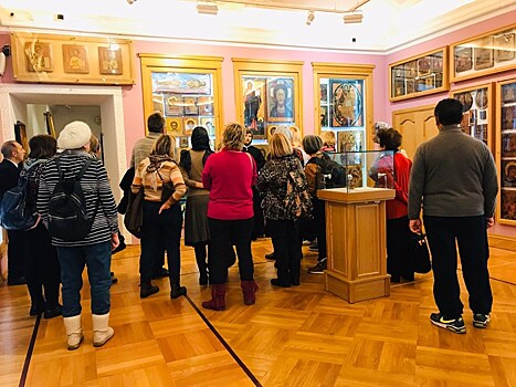Участники проекта «Московское долголетие» Академического района посетили Церковно-археологический кабинет