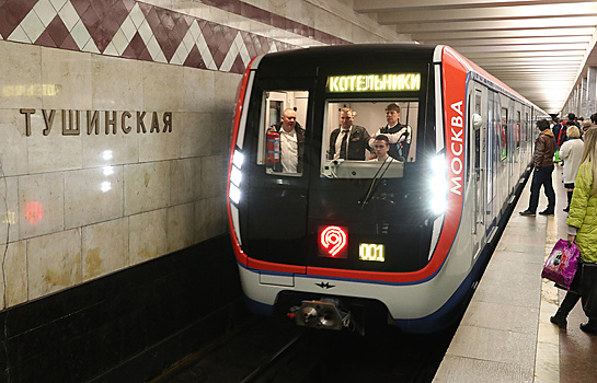 Новый поезд "Москва" вышел на фиолетовую ветку метро