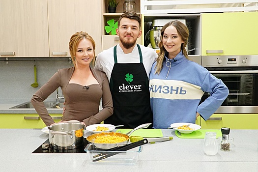 Звездный сезон FoodTime: Дарья Пынзарь приготовила пасту с лососем и рассказала о третьем ребенке