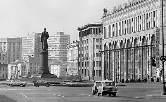 "Необходимо восстановить законность": Лубянка ждет возвращения Железного Феликса