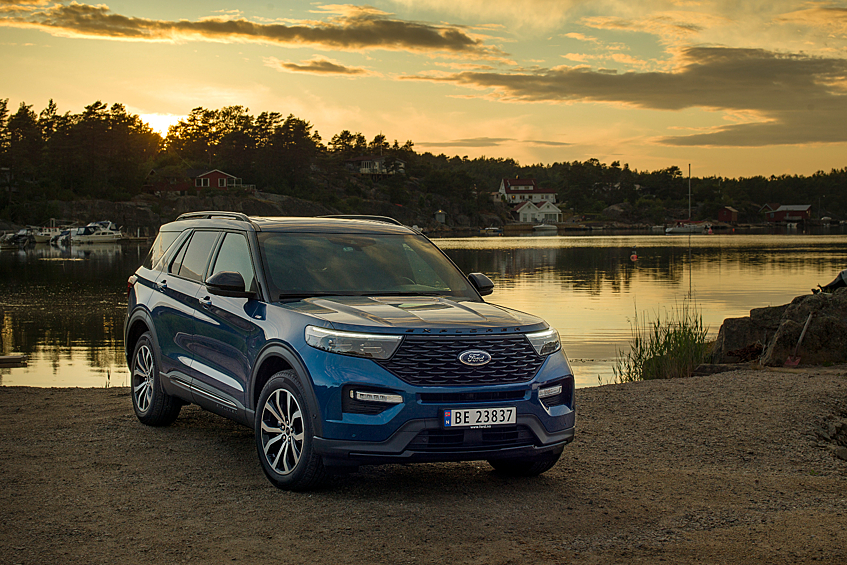 «Нет, Ford Explorer не был высококачественным, роскошным или самым продвинутым автомобилем в плане технологий, но не стоит занижать его вклад в развитие сегмента компактных SUV за последние 25 лет. А ведь именно кроссоверы и внедорожники составляют костяк автомобильного рынка в его нынешнем виде», — отмечает Jalopnik