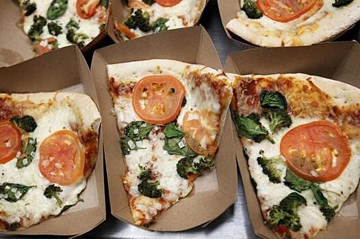 Авиакомпания компенсировала задержки рейсов пиццей