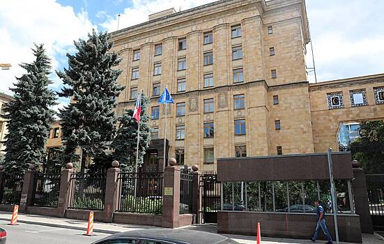 В Чехии ожидают от Москвы разъяснений по работе посольства