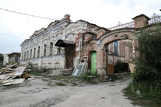 Чтобы принимать туристов в особняке, на согласования надо потратить годы