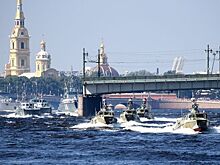 Катер врезался в опору моста на параде в Петербурге