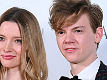 Экс-жена Илона Маска закрутила роман со звездой «Игры престолов» Сэнгстером - Видео