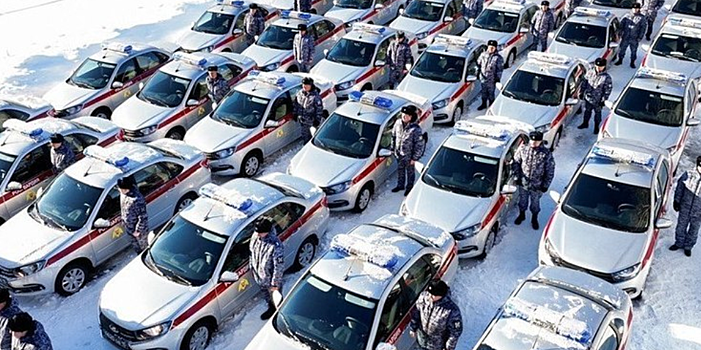 В Пензе сотрудники Росгвардии получили 30 новых служебных автомобилей