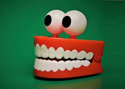Ученые напечатали на 3D-принтере лечебный зубной протез