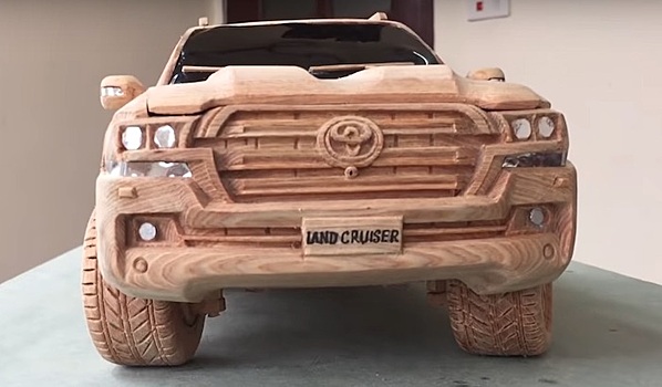 Вьетнамец выточил из дерева Land Cruiser 200