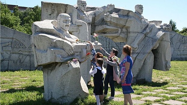 На ремонт мемориальной зоны Дворца творчества – Мемориал выделено более 2 млн рублей