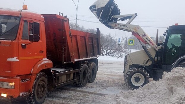 Более 70 единиц техники чистят Вологду от снега