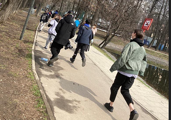 Студенты и школьники очистили усадьбу Михалково от мусора