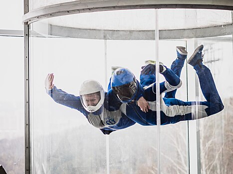 Смотрим бои с Майком Тайсоном, летаем в аэротрубе, поздравляем мужчин и ещё 19 идей для выходных