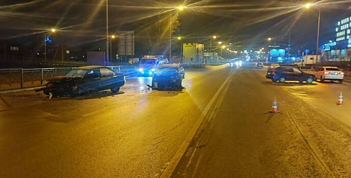 В Ростове в массовом ДТП пострадали шесть человек