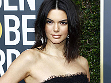 Сестра Ким Кардашьян призвала не стыдиться прыщей