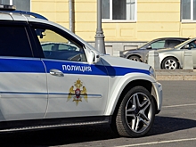 СМИ: Таксист выбросил пассажирку на улицу после замечания о громкой музыке