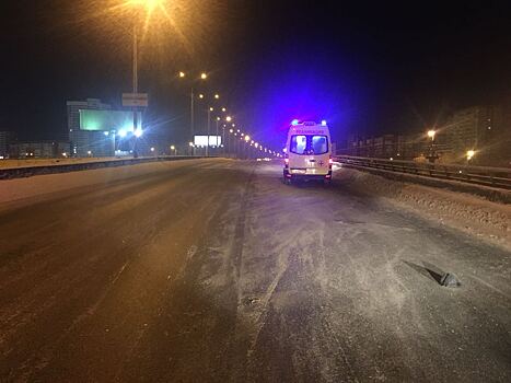 ГИБДД Екатеринбурга попросила откликнуться очевидцев ночного ДТП у «Карнавала», где сбили пешехода