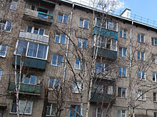 Неопознанная ракета подожгла балкон жилого дома в Чите