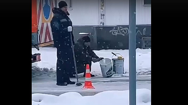 Нижегородские дорожники нанесли разметку на заснеженную трассу