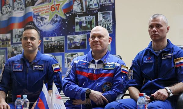 Российские космонавты вернулись с МКС