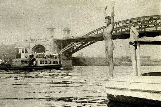 Служащие тоже люди