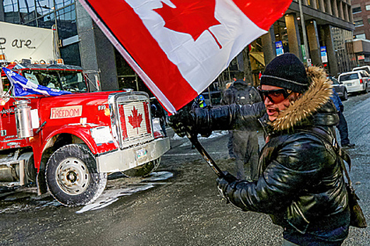 «Верните нашу свободу!» Как власти Канады нашли в протестах дальнобойщиков русский след, заговор и фашизм