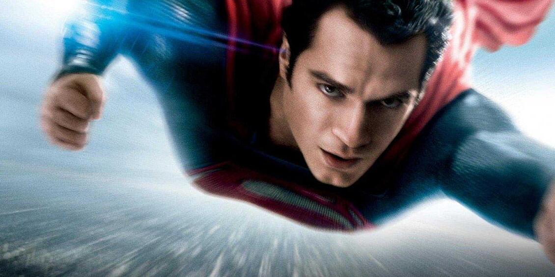 Супермен летит в фильме «Человек из стали»