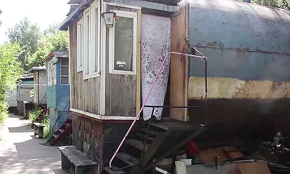 Россиянам предложили пожить в железной бочке