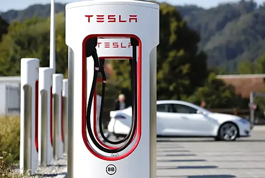 Электрокары концерна Stellantis пустят на зарядные станции Tesla