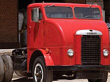 Corbitt D800 — грузовой автомобиль со спальным местом под лобовым стекло
