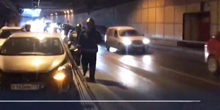 На Волоколамском шоссе образовался затор из-за оборвавшегося кабеля