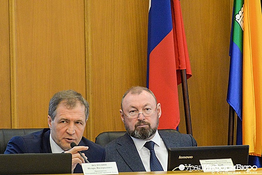 Екатеринбургские депутаты "закрутили гайки" для мэрии