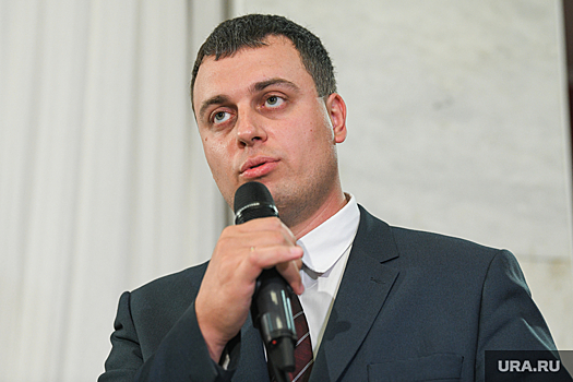 Свердловский мэр перенес свои выборы, чтобы не слететь с поста