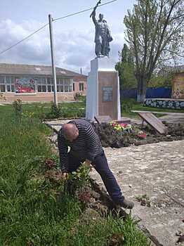 Под Анапой общественники привели в порядок памятники погибшим в годы войны